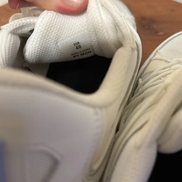 MCQ BY ALEXANDER MCQUEEN Ico Aratana Sneakers In White - Picture 11 of 11